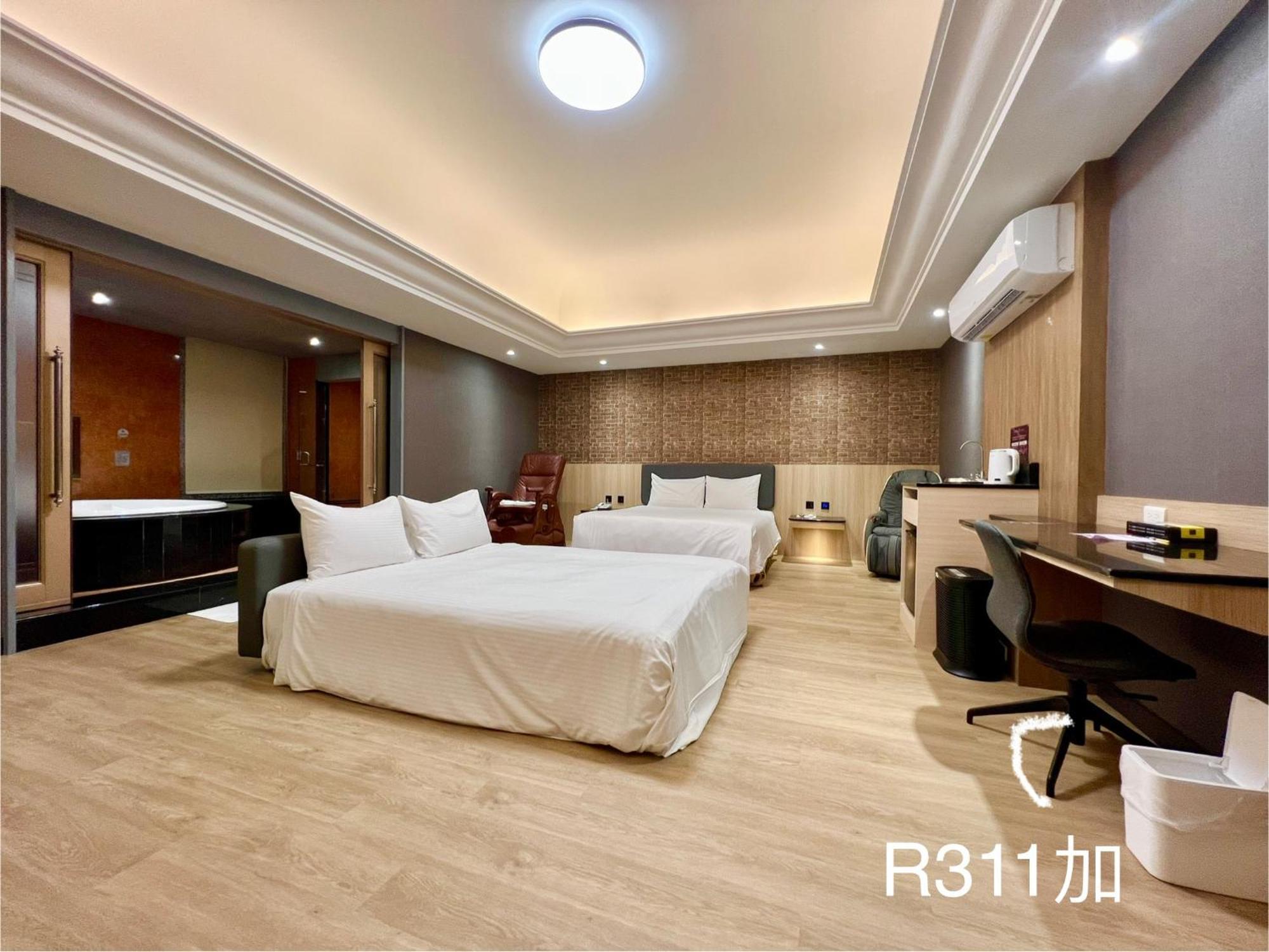 Holiday Motel Тайнань Экстерьер фото
