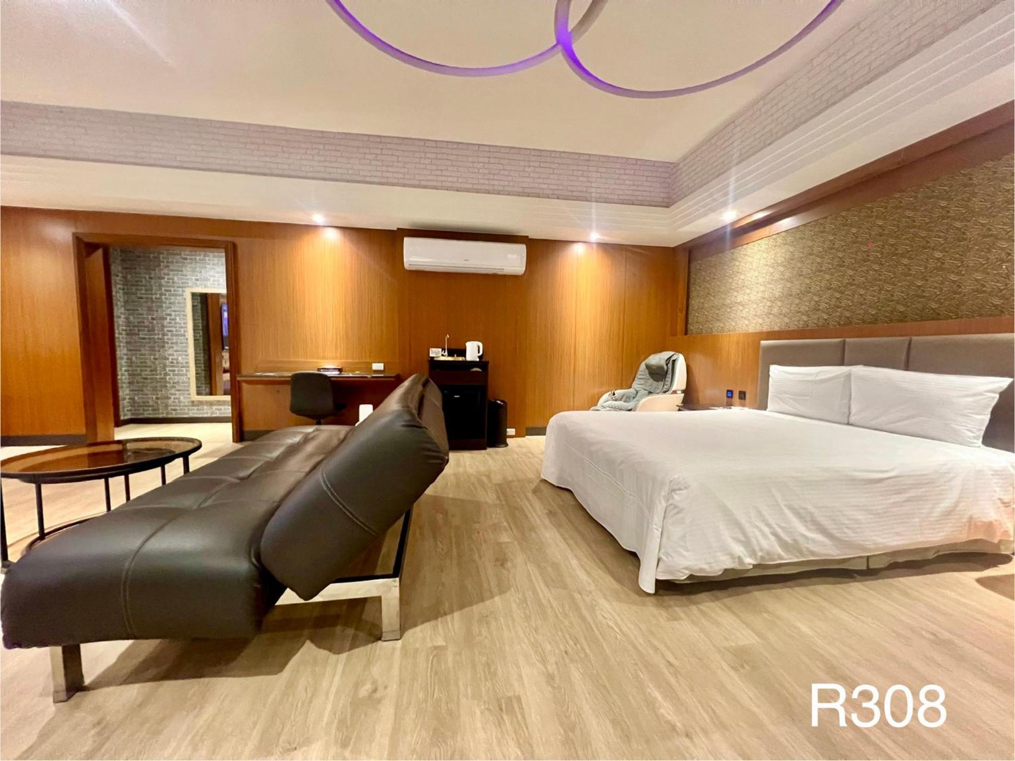 Holiday Motel Тайнань Экстерьер фото