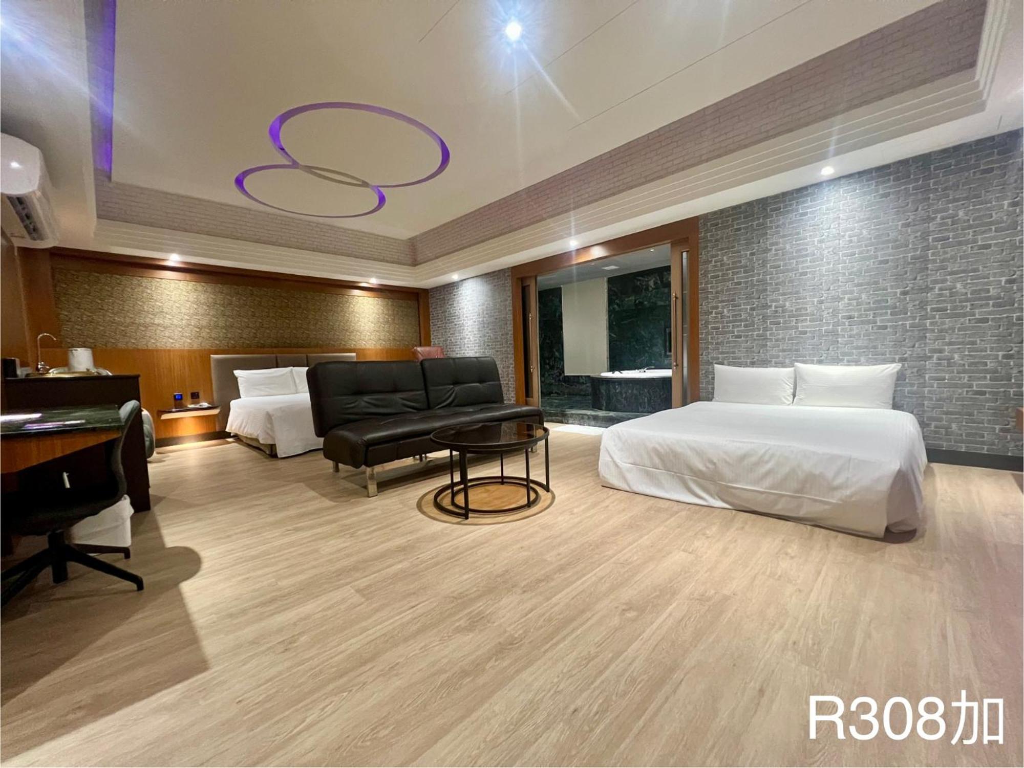 Holiday Motel Тайнань Экстерьер фото